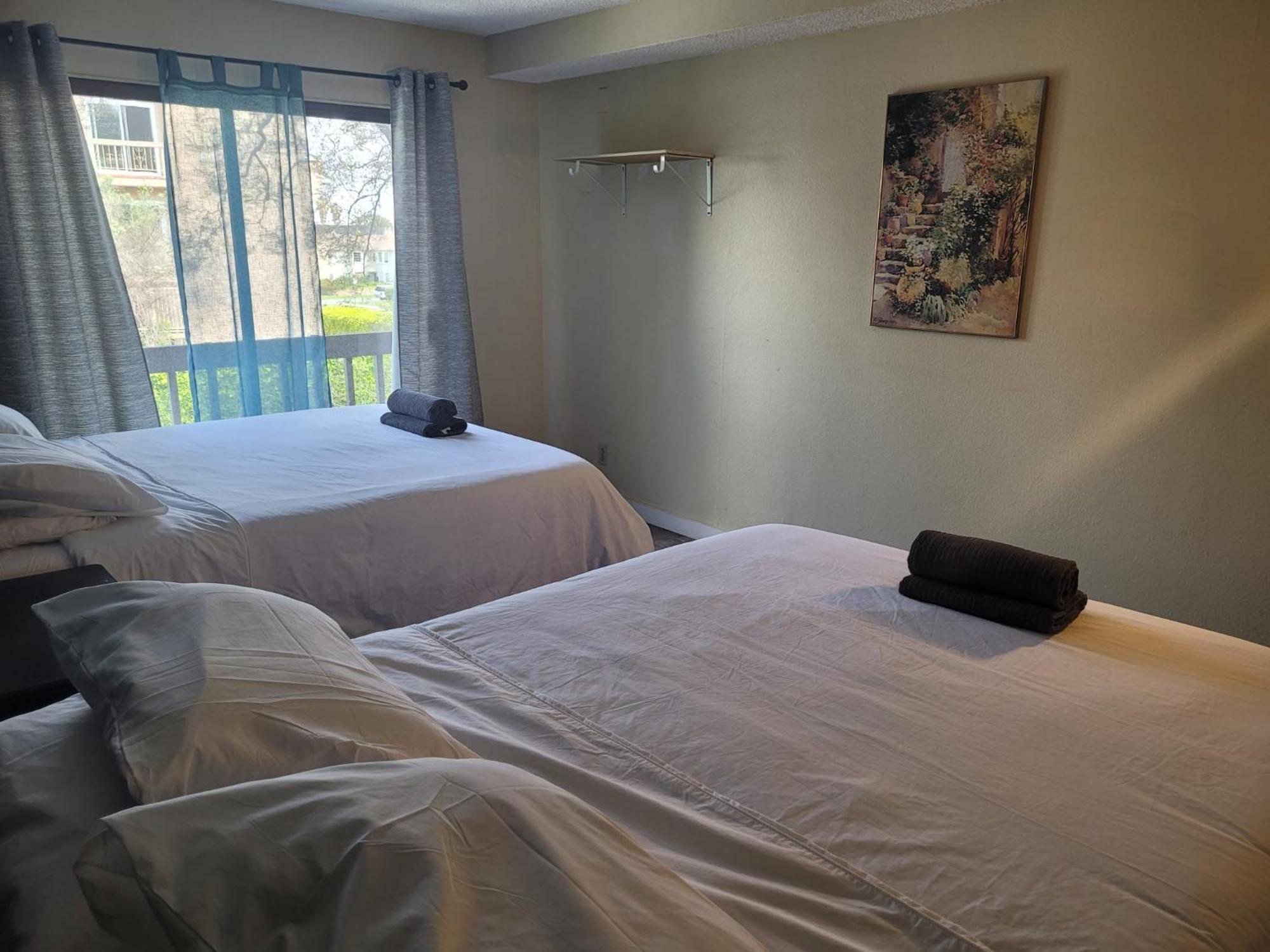 Great Location Double Queen Bed Unit
