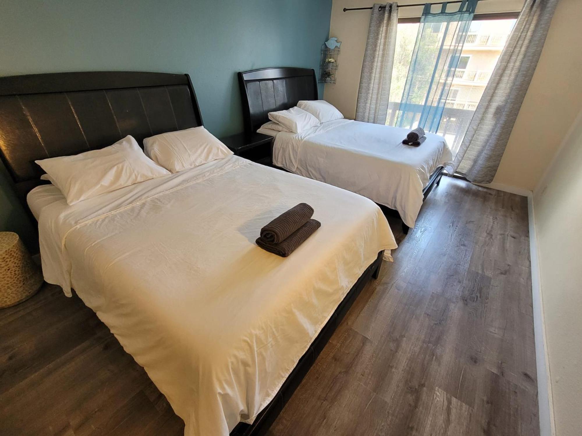 Great Location Double Queen Bed Unit Los Angeles